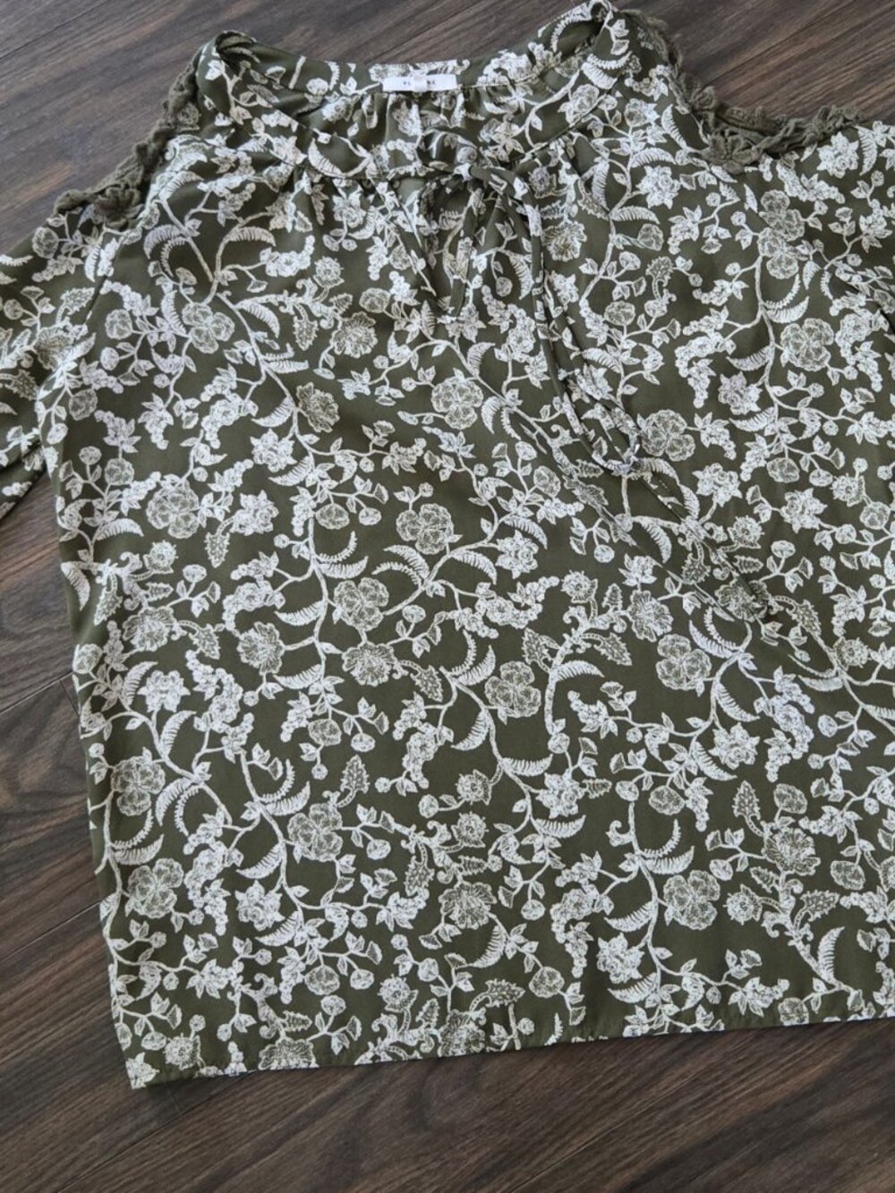 PLEIONE Peasant Style Green & White Floral Cold Shoulder Tunic Blouse NWOT/XS